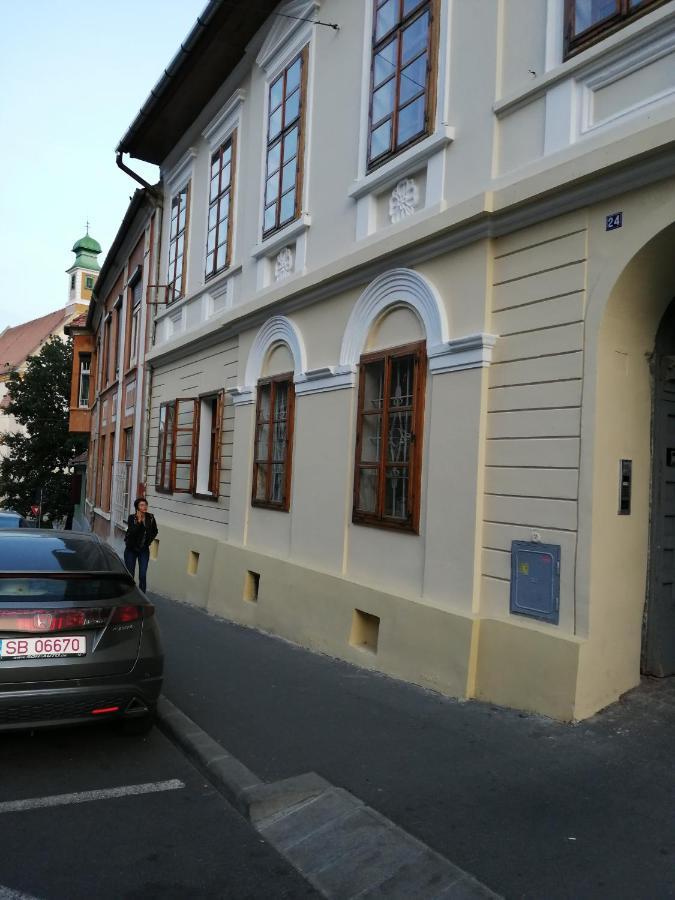Christa Central 1 Сибиу Экстерьер фото